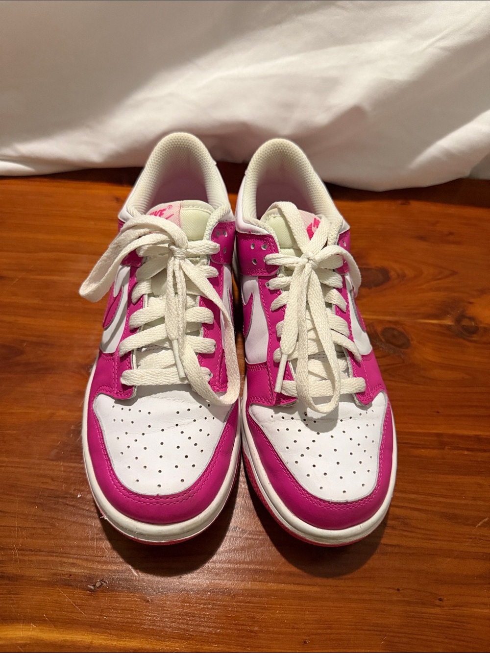 Nike Youth Low-Top Sneakers in White and Pink